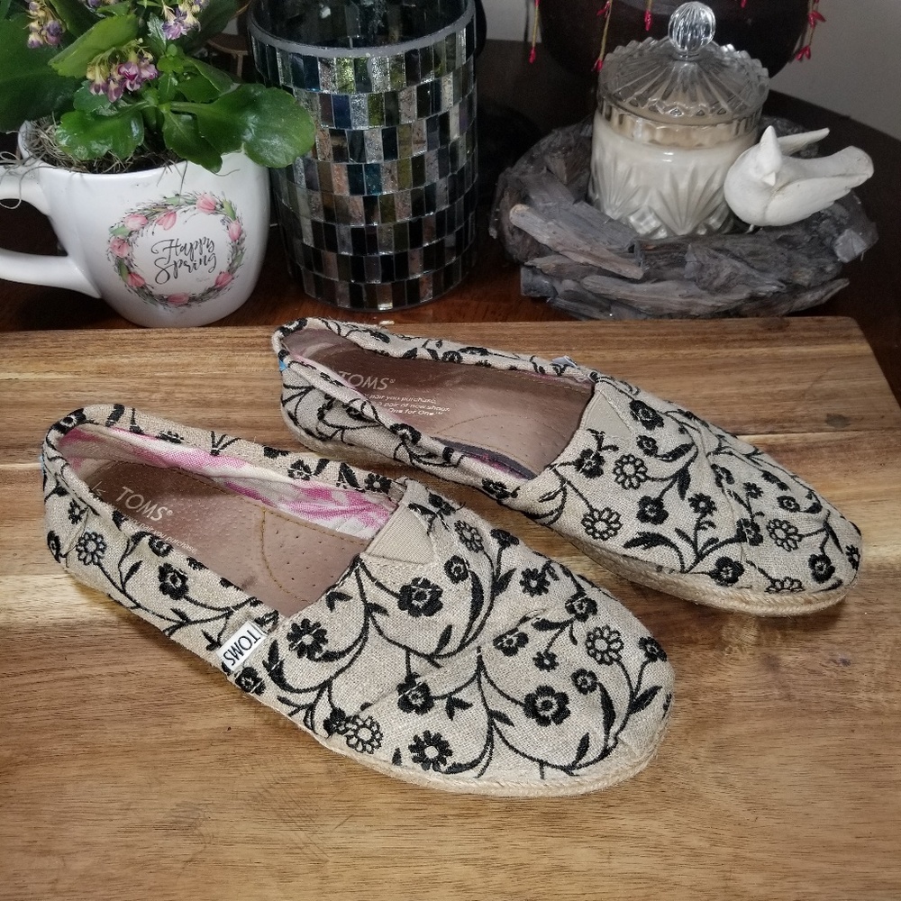 Toms Tan Burlap Black Flower Embroidery Espradrils